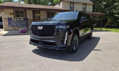 2023 Cadillac Escalade ESV V Sport