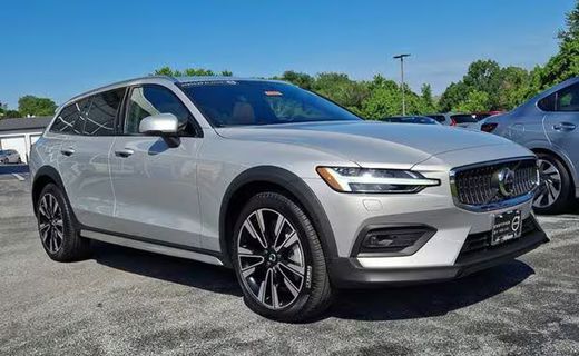 2025 Volvo V60CC Ultra