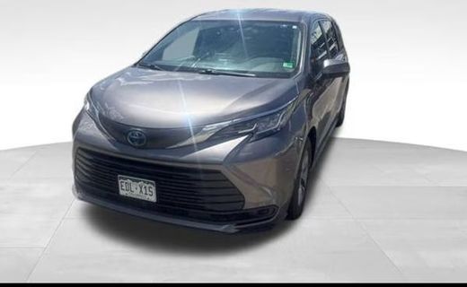 2022 Toyota Sienna LE