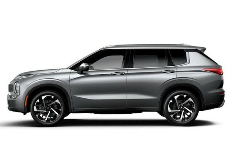 2022 Mitsubishi Outlander — a typically priced live listing