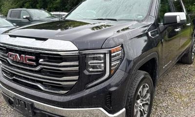 2025 GMC Sierra SLT