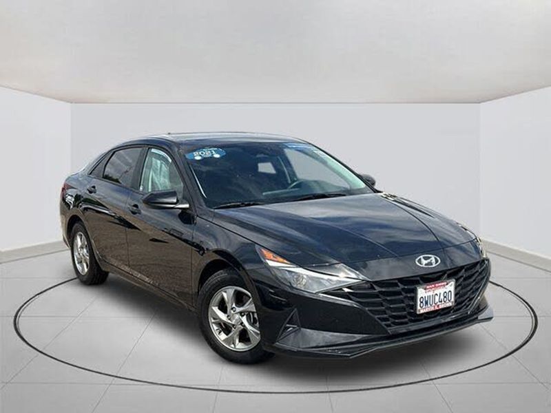 2021 Hyundai Elantra — a typically priced live listing
