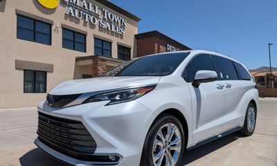 2024 Toyota Sienna Platinum