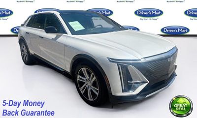 2024 Cadillac Lyriq Tech 1