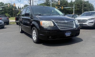 2010 Chrysler Town AND Country RT