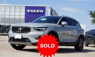 2025 Volvo XC40 Core