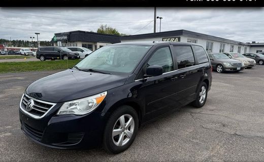 2010 Volkswagen Routan SE