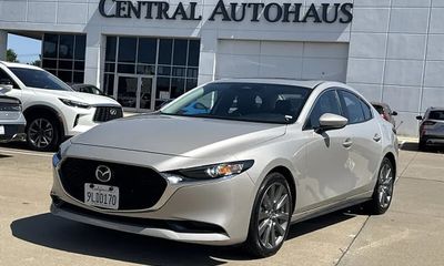 2024 Mazda MAZDA3 Preferred Package