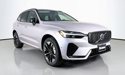 2026 Volvo XC60 Plus Dark