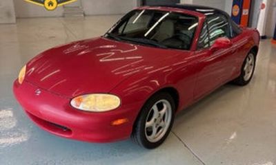 1999 Mazda MX-5 Base Convertible