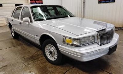 1999 Lincoln Town CAR Signature