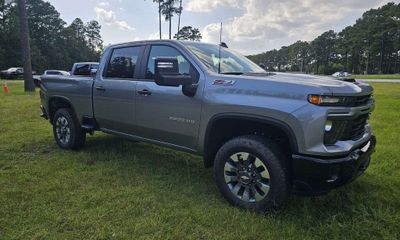 2026 Chevrolet Silverado HD Custom
