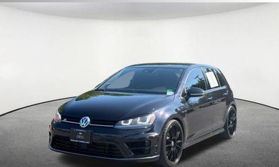 2016 Volkswagen Golf R Base W DCC