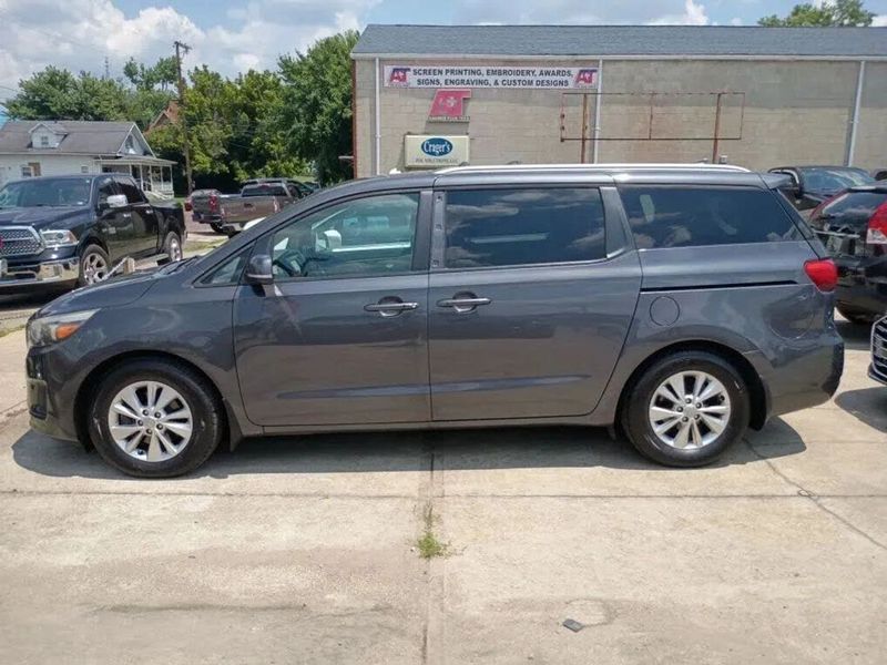 2017 Kia Sedona — a typically priced live listing