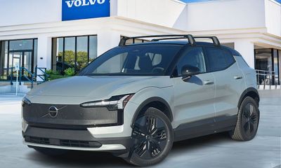 2026 Volvo EX30 CC Ultra