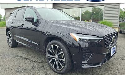 2023 Volvo XC60 Ultimate Dark