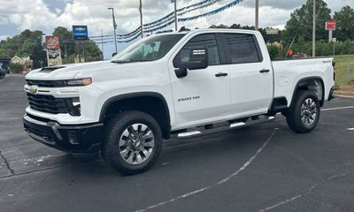 2026 Chevrolet Silverado HD Custom