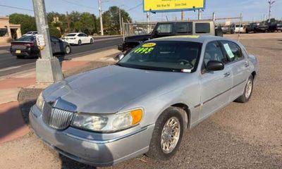 1999 Lincoln Town CAR Signature