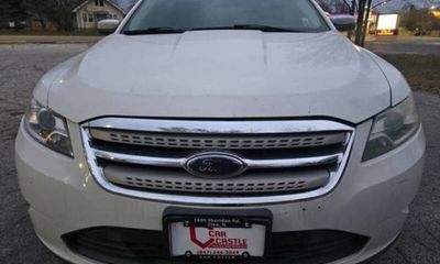 2010 Ford Taurus SEL