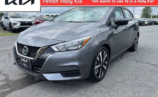 2022 Nissan Versa SR