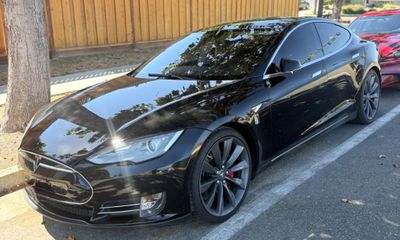 2014 Tesla Model S P85