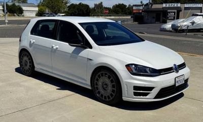 2017 Volkswagen Golf R Base