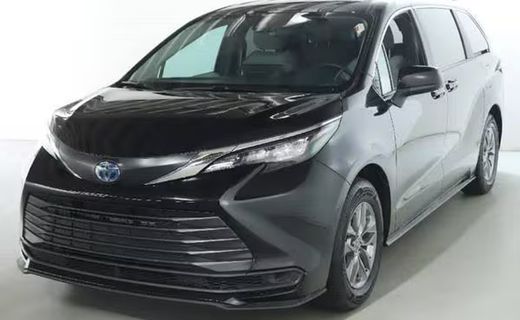 2025 Toyota Sienna LE