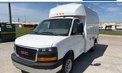 2025 GMC Savana 3500 139 Cutaway