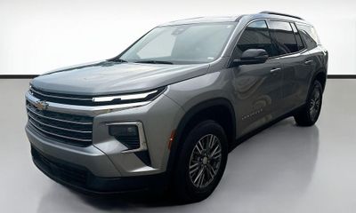 2025 Chevrolet Traverse LT