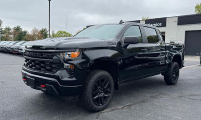 2023 Chevrolet Silverado Trail Boss Custom