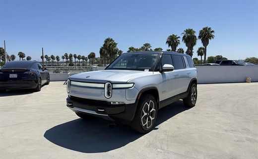 2024 Rivian R1S Adventure
