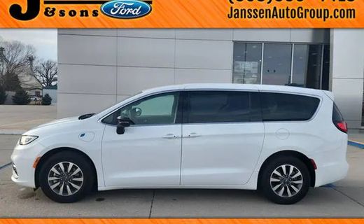2024 Chrysler Pacifica Select