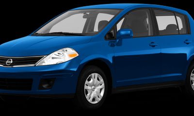 2010 Nissan Versa 18 S