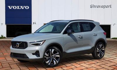 2026 Volvo XC40 Plus Dark