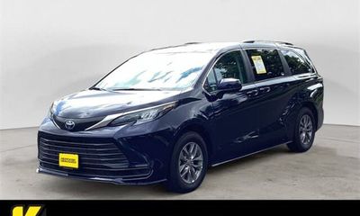 2024 Toyota Sienna LE