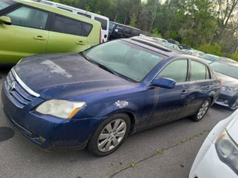 2005 Toyota Avalon — a typically priced live listing