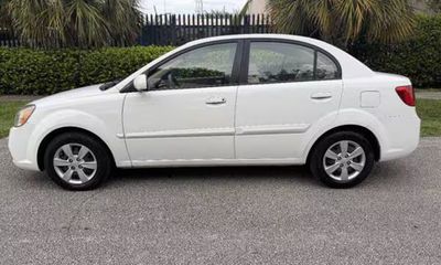 2011 Kia RIO GLS