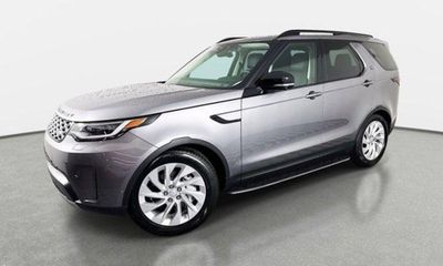 2024 Land Rover Discovery P300 S