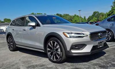 2025 Volvo V60CC Ultra