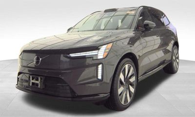 2025 Volvo EX90 Plus