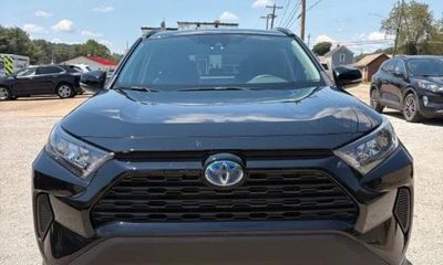 2020 Toyota RAV4 LE HV