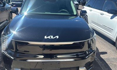 2024 Kia EV9 Land