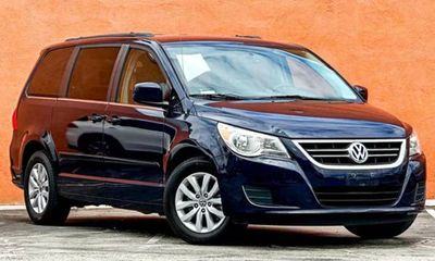 2014 Volkswagen Routan SE