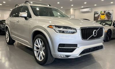 2019 Volvo XC90 Momentum