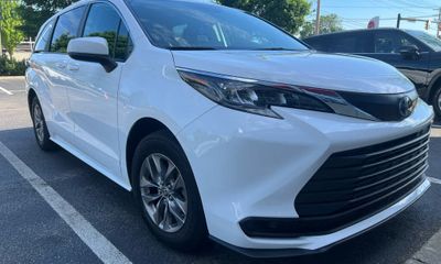 2024 Toyota Sienna LE