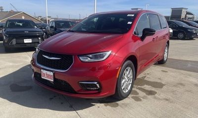 2026 Chrysler Pacifica Select
