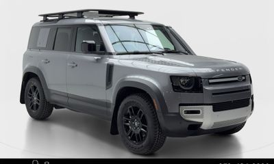 2022 Land Rover Defender 110 SE