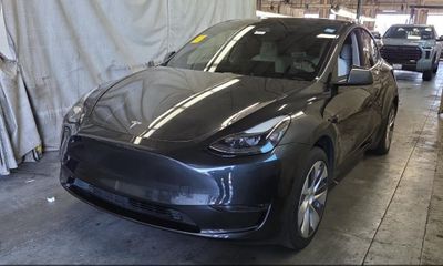 2024 Tesla Model Y Long Range Single