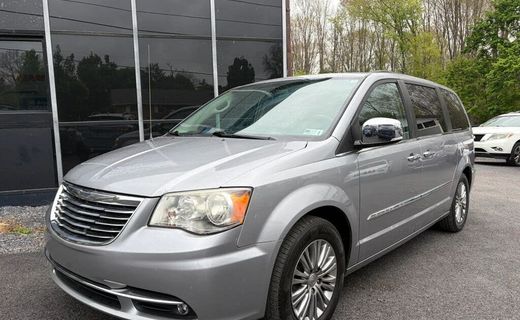 2016 Chrysler Town AND Country RT