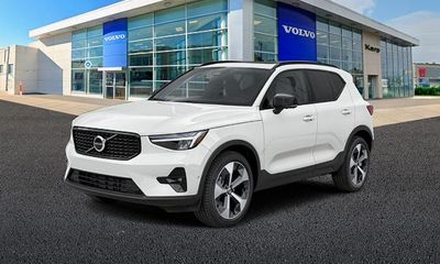 2026 Volvo XC40 Core